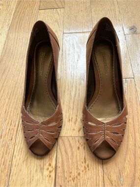 Naturalizer Tan Leather Peep-Toe Heels